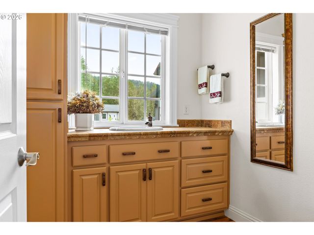 90834 COBURGHILLS Dr, Eugene, OR 97408