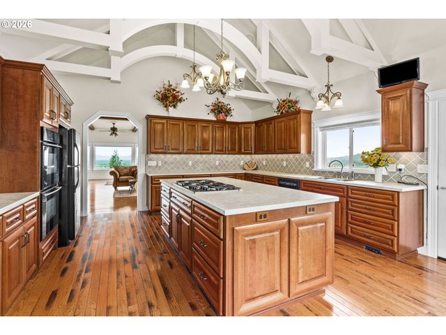 90834 COBURGHILLS Dr, Eugene, OR 97408