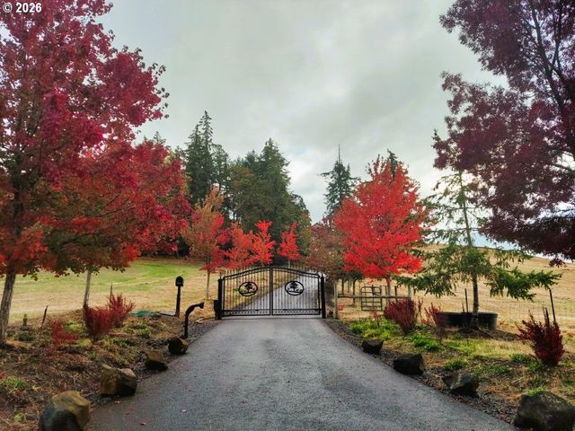 90834 COBURGHILLS Dr, Eugene, OR 97408