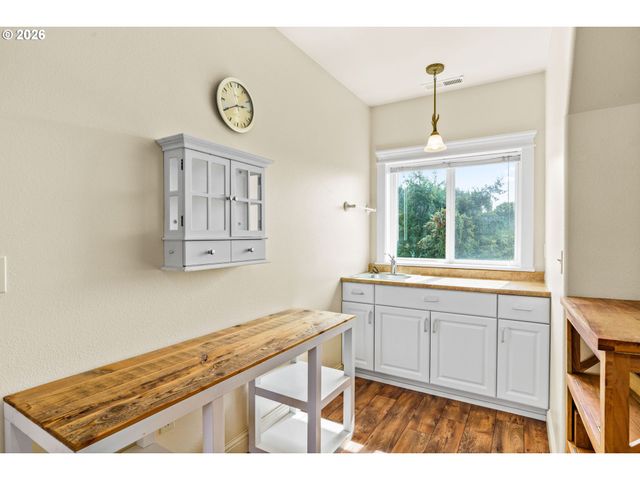 90834 COBURGHILLS Dr, Eugene, OR 97408