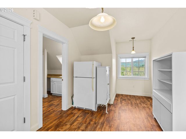 90834 COBURGHILLS Dr, Eugene, OR 97408