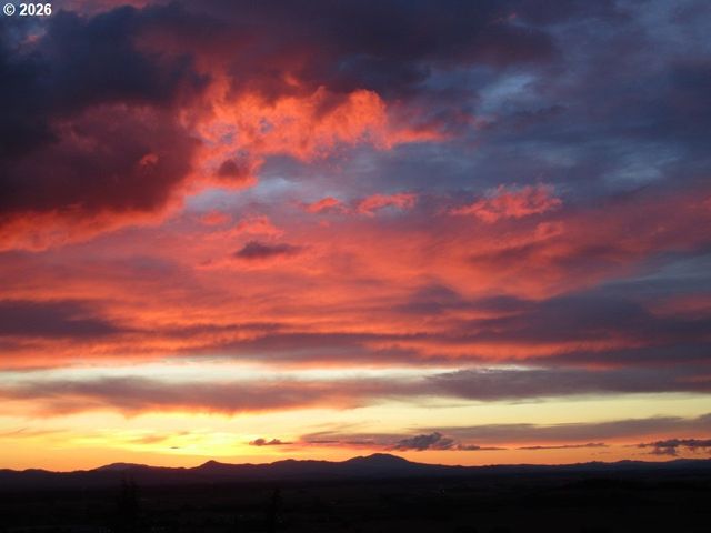 90834 COBURGHILLS Dr, Eugene, OR 97408