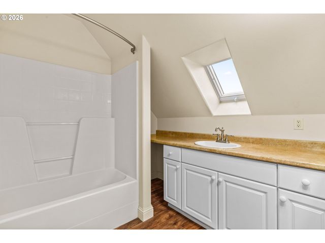 90834 COBURGHILLS Dr, Eugene, OR 97408