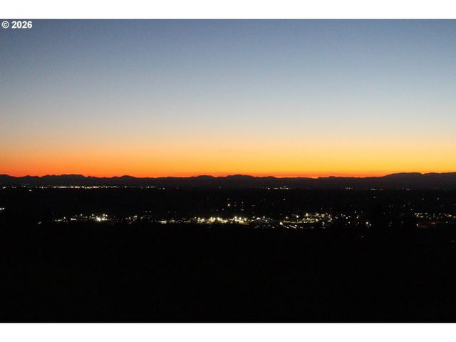 90834 COBURGHILLS Dr, Eugene, OR 97408