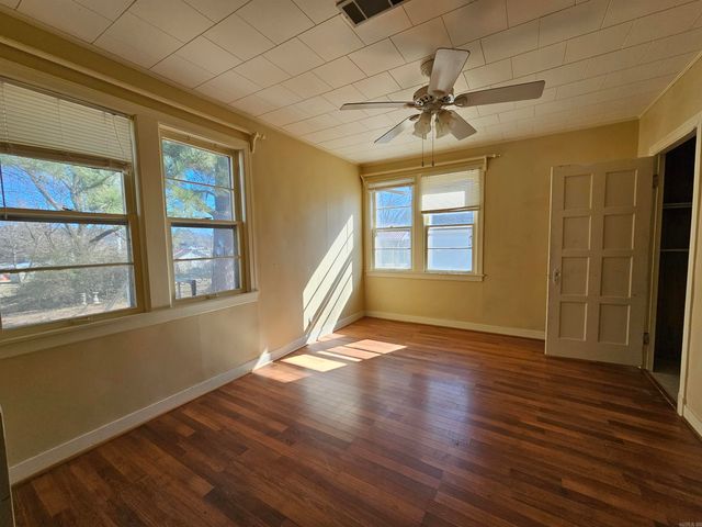 710 N Oak, Morrilton, AR 72110