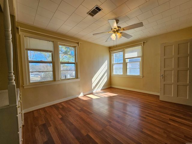 710 N Oak, Morrilton, AR 72110