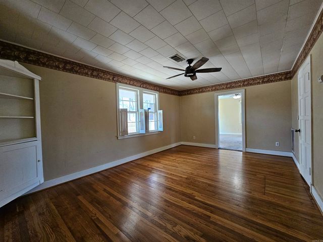 710 N Oak, Morrilton, AR 72110