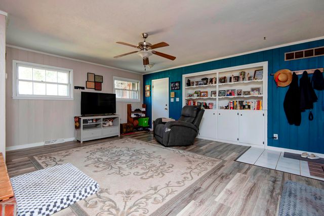 436 S Airwood Avenue, Springfield, MO 65802