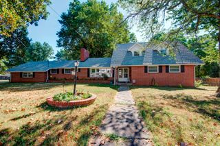 436 South Airwood Avenue, Springfield, MO 65802