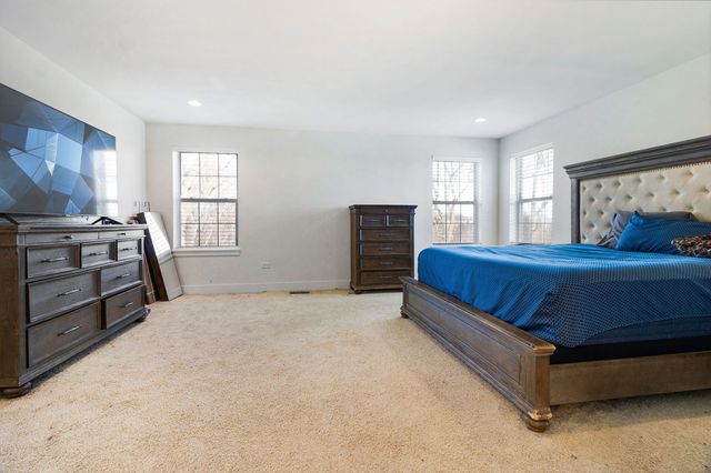 21042 Coventry Circle, Shorewood, IL 60404