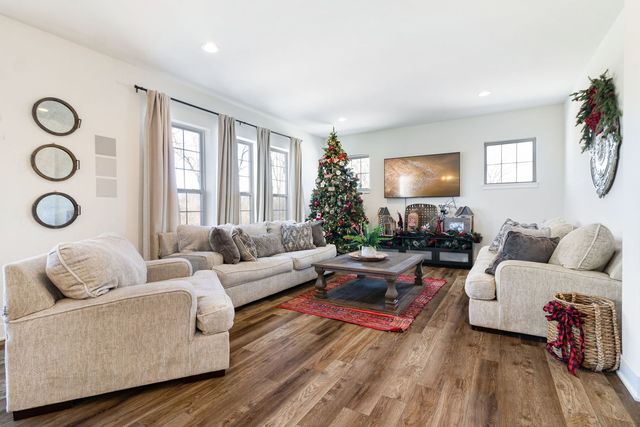 21042 Coventry Circle, Shorewood, IL 60404