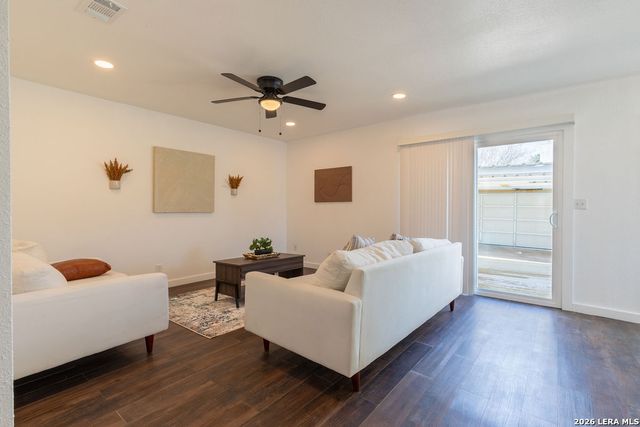 6927 Oldham Dr, San Antonio, TX 78239