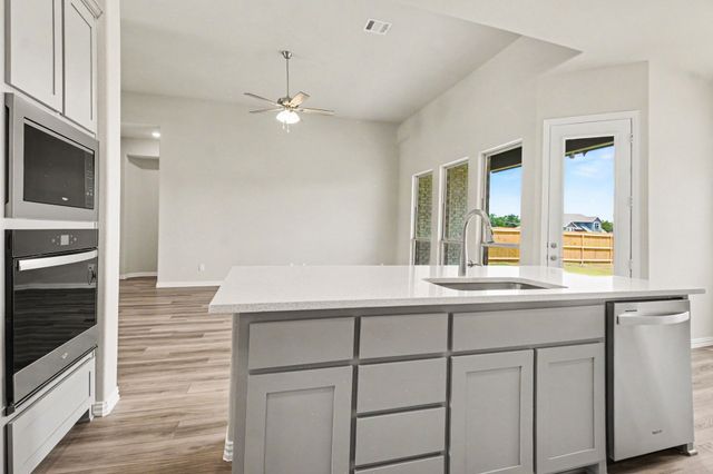 1913 Barrix Lane, Desoto, TX 75115