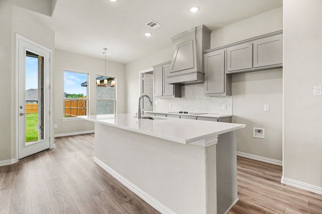 1913 Barrix Lane, Desoto, TX 75115