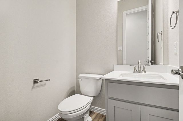1913 Barrix Lane, Desoto, TX 75115