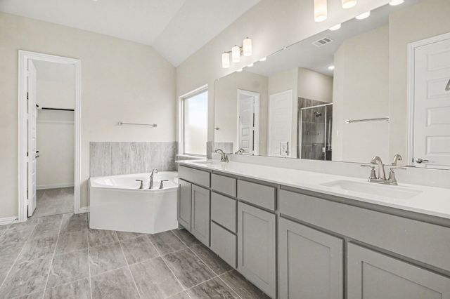 1913 Barrix Lane, Desoto, TX 75115
