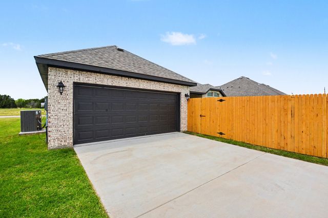 1913 Barrix Lane, Desoto, TX 75115