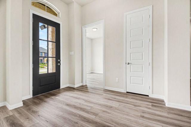1913 Barrix Lane, Desoto, TX 75115