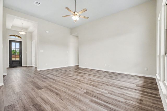 1913 Barrix Lane, Desoto, TX 75115