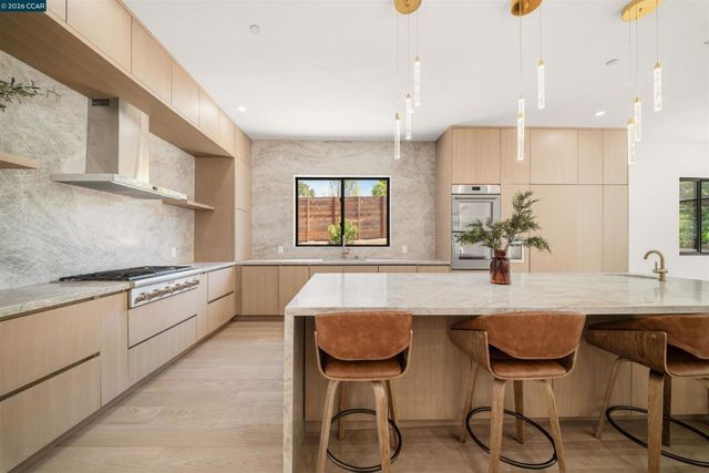 1080 Scots Ln, Walnut Creek, CA 94596