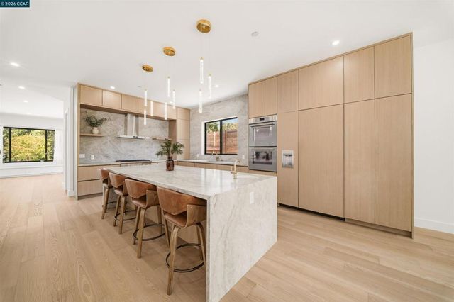 1080 Scots Ln, Walnut Creek, CA 94596
