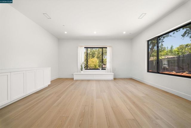 1080 Scots Ln, Walnut Creek, CA 94596