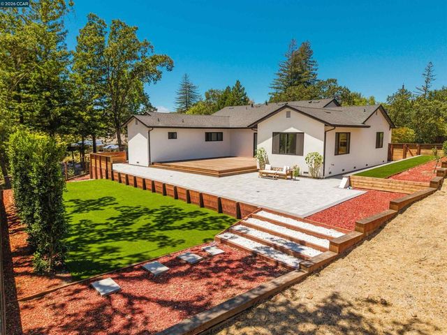 1080 Scots Ln, Walnut Creek, CA 94596