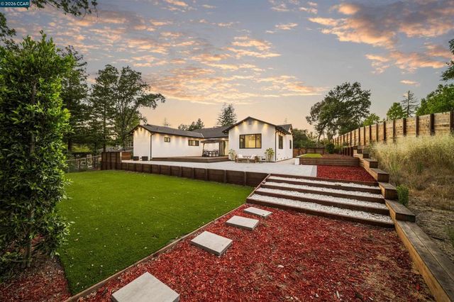 1080 Scots Ln, Walnut Creek, CA 94596