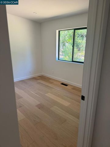 1080 Scots Ln, Walnut Creek, CA 94596
