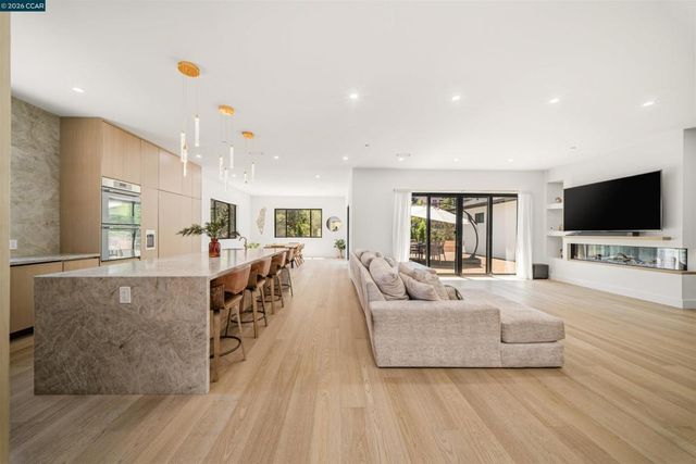 1080 Scots Ln, Walnut Creek, CA 94596