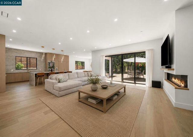 1080 Scots Ln, Walnut Creek, CA 94596
