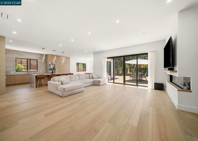 1080 Scots Ln, Walnut Creek, CA 94596