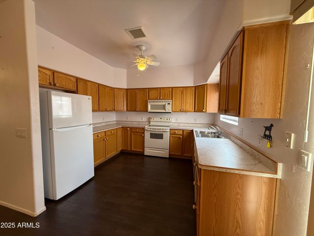 573 S Meadowood Lane, Sierra Vista, AZ 85635