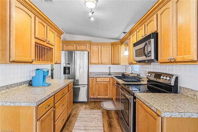 7084 Drum DR, St. James City, FL 33956