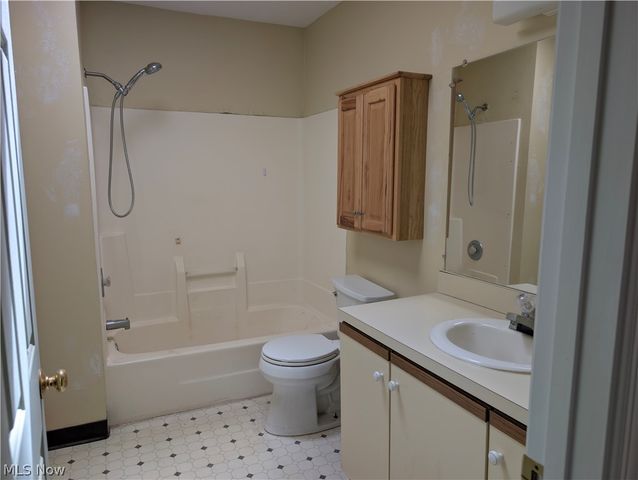 3352 Brookside Lane, Cuyahoga Falls, OH 44223