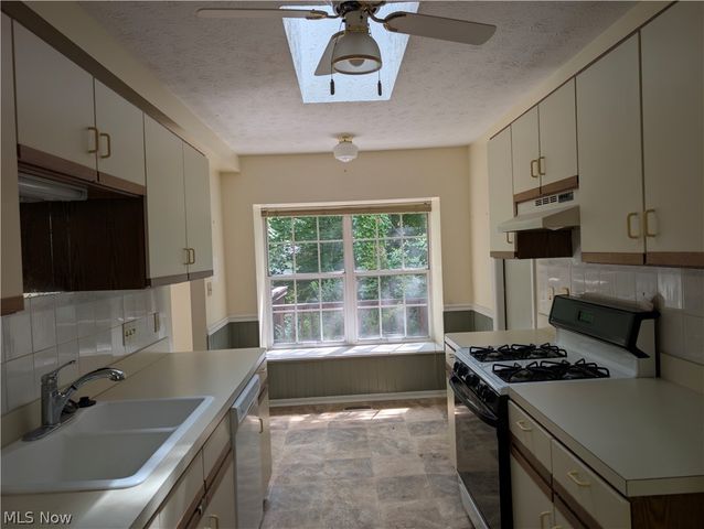 3352 Brookside Lane, Cuyahoga Falls, OH 44223