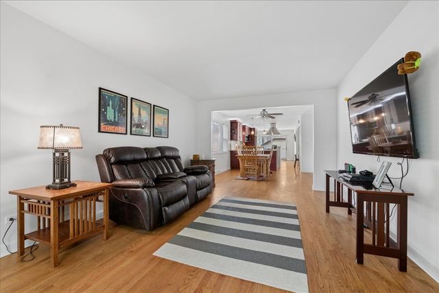 4211 N Melvina Avenue, Chicago, IL 60634