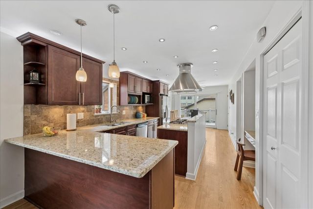 4211 N Melvina Avenue, Chicago, IL 60634