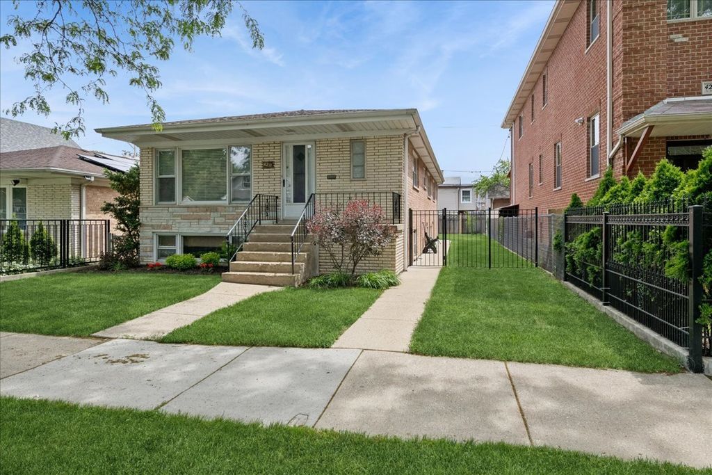 4211 N Melvina Avenue, Chicago, IL 60634