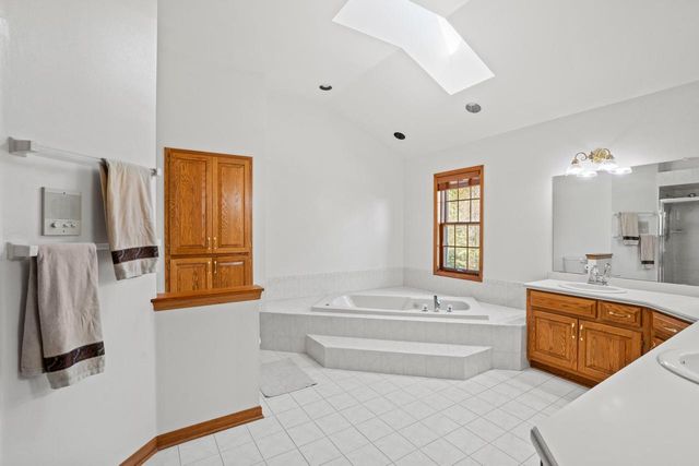 5623 River Hills ROAD, Racine, WI 53402