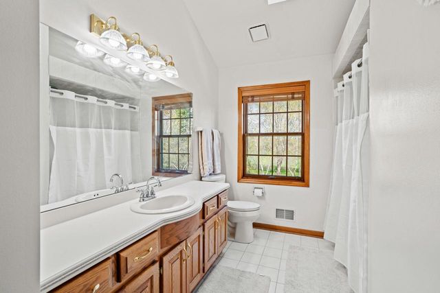 5623 River Hills ROAD, Racine, WI 53402