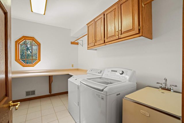 5623 River Hills ROAD, Racine, WI 53402