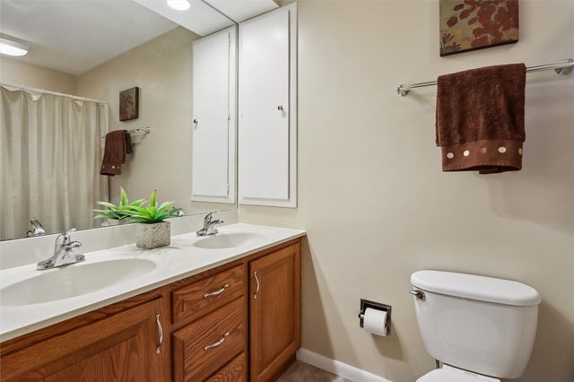 2110 Lincolnshire Drive SE, Cedar Rapids, IA 52403