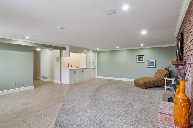 2110 Lincolnshire Drive SE, Cedar Rapids, IA 52403