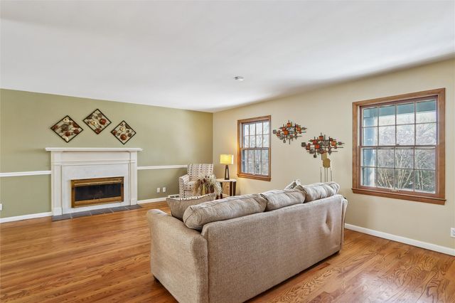 2110 Lincolnshire Drive SE, Cedar Rapids, IA 52403