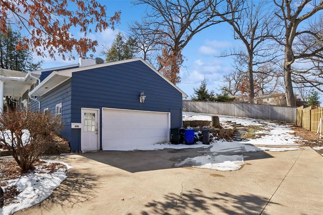 2110 Lincolnshire Drive SE, Cedar Rapids, IA 52403