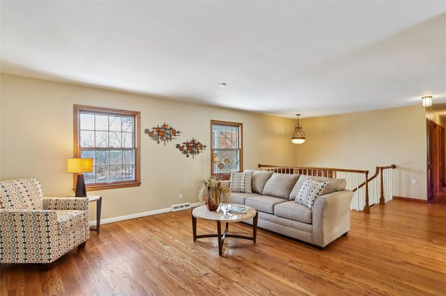 2110 Lincolnshire Drive SE, Cedar Rapids, IA 52403