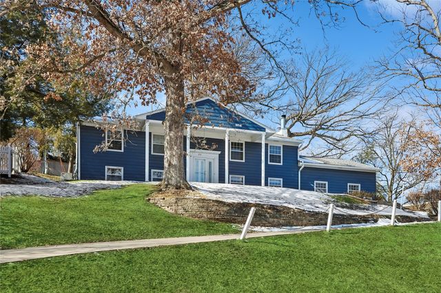 2110 Lincolnshire Drive SE, Cedar Rapids, IA 52403