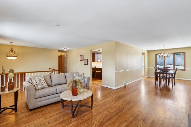 2110 Lincolnshire Drive SE, Cedar Rapids, IA 52403