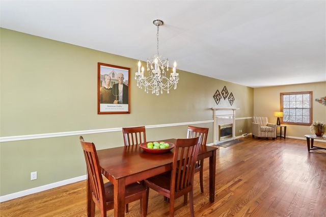 2110 Lincolnshire Drive SE, Cedar Rapids, IA 52403